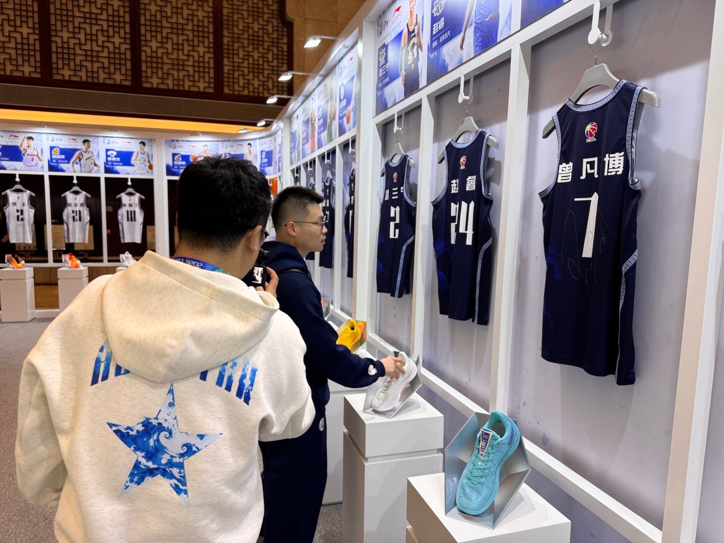 探长终于有时间好好看一下李宁全明星装备间