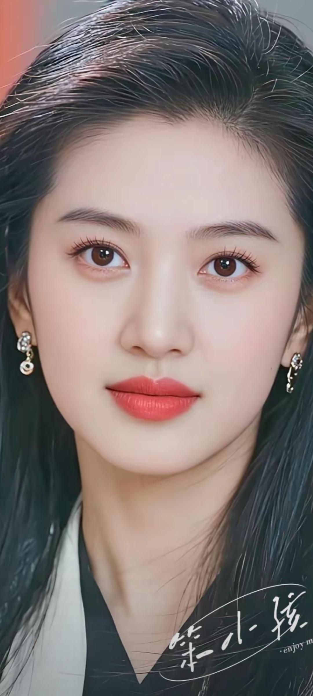 优雅黑发，红唇诱惑，尽显迷人魅力！💄✨