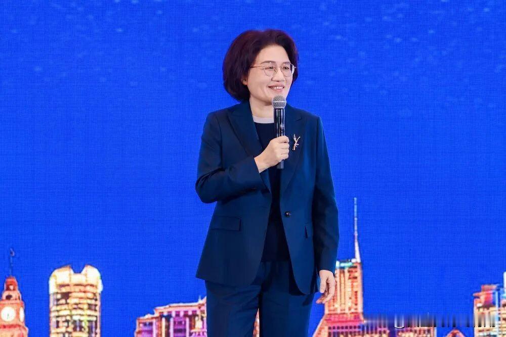 喷子们省省吧。某些人一听说华为搞出“韬定律”，立马急得跳脚：“这理论早就有！”合