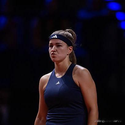 穆霍娃三盘加送蛋梅尔滕斯，晋级斯图加特站8强，今年全力冲击世界前十位置！

穆霍