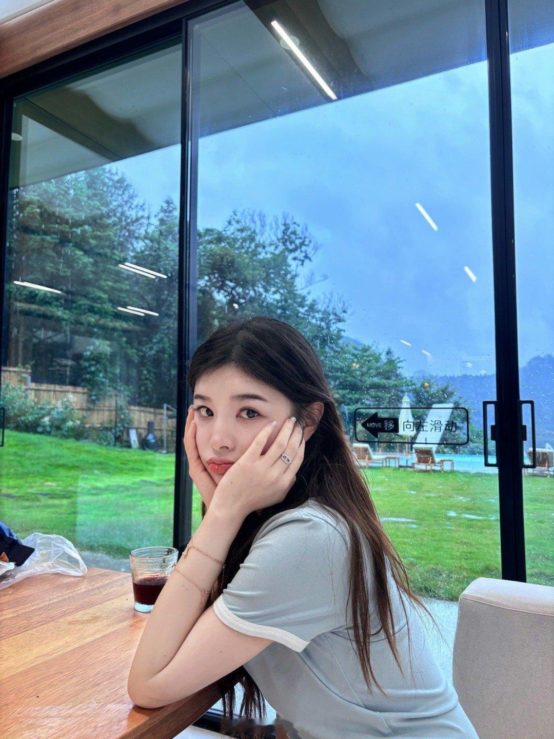 羡慕了～糖小幽分享一家三口旅游照：一些幸福碎片🧩真模范夫妻！想你了大B哥快回来
