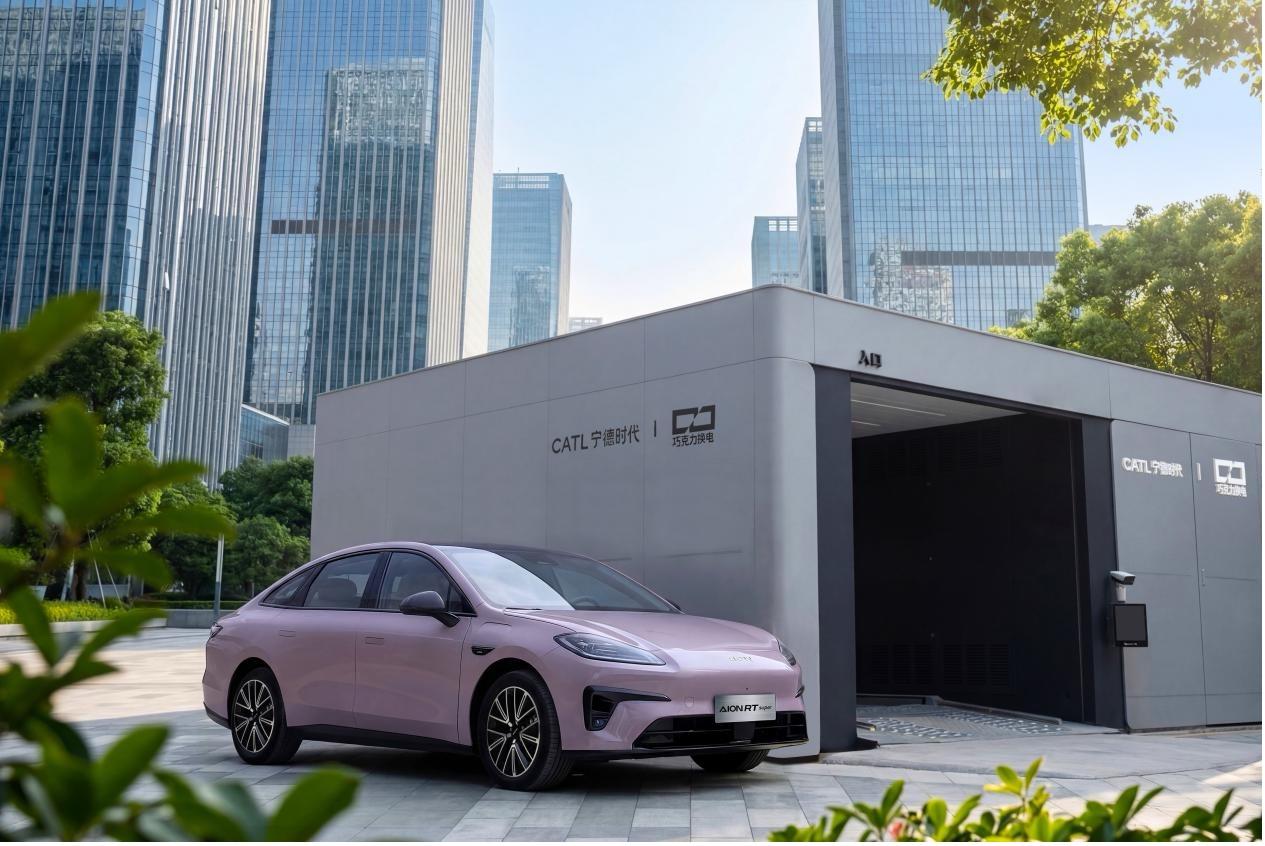 埃安RT super正式上市，有以下看点：
1、电池租用购车售价为8.88万元