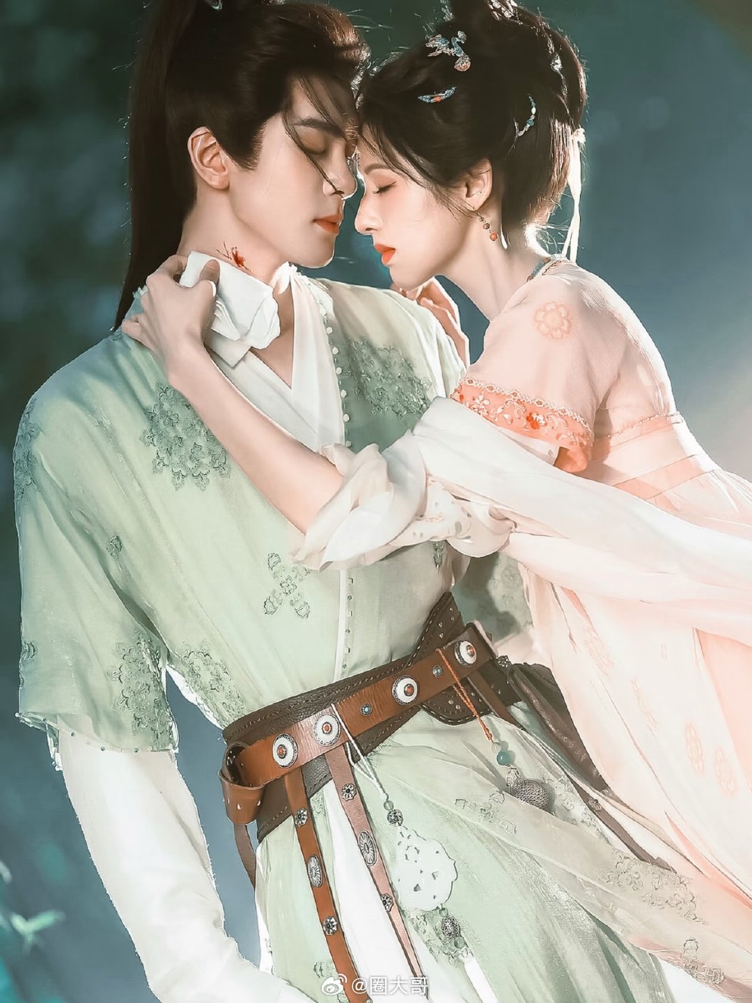 曾舜晞鹤男大婚路透 曾舜晞攻玉红色婚服造型路透 呀呀呀呀呀隔着屏幕都能感受到的般