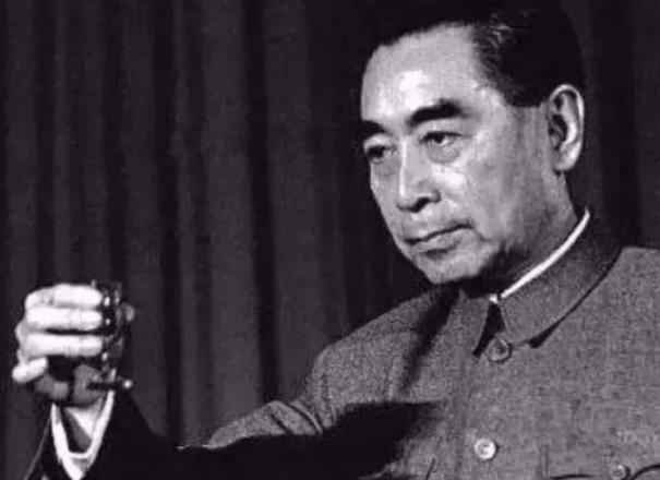 1971年，周总理突然得知，一外宾顺手牵羊将我们的国宝装进自己的包里，碍于情面，