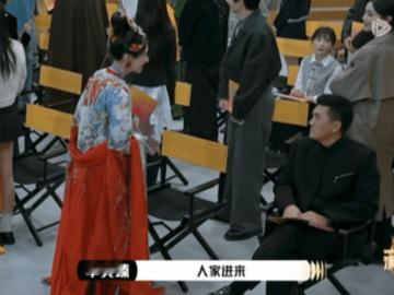 李奕臻是来治杨子的吧 李奕臻在演员请就位见到杨子就直接说“我有你微信”，还接着调