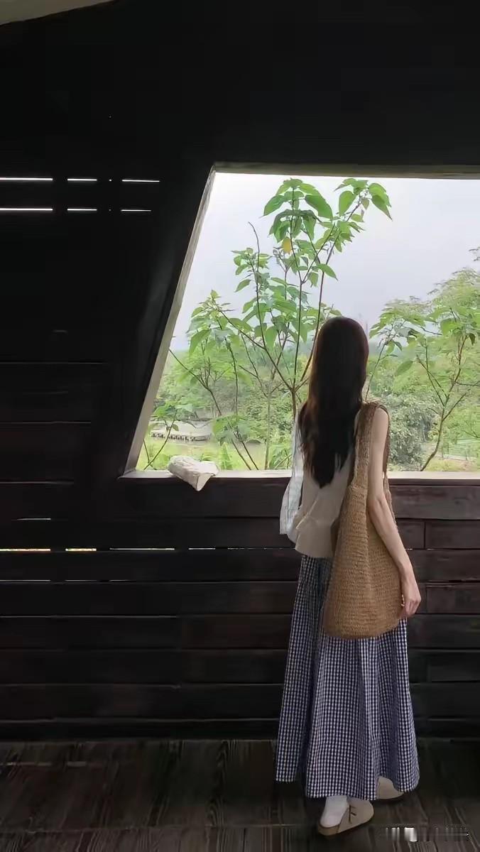 人的真心只有两次：

第一次：
什么都不懂。

初入社会，
对谁都是一片真心。