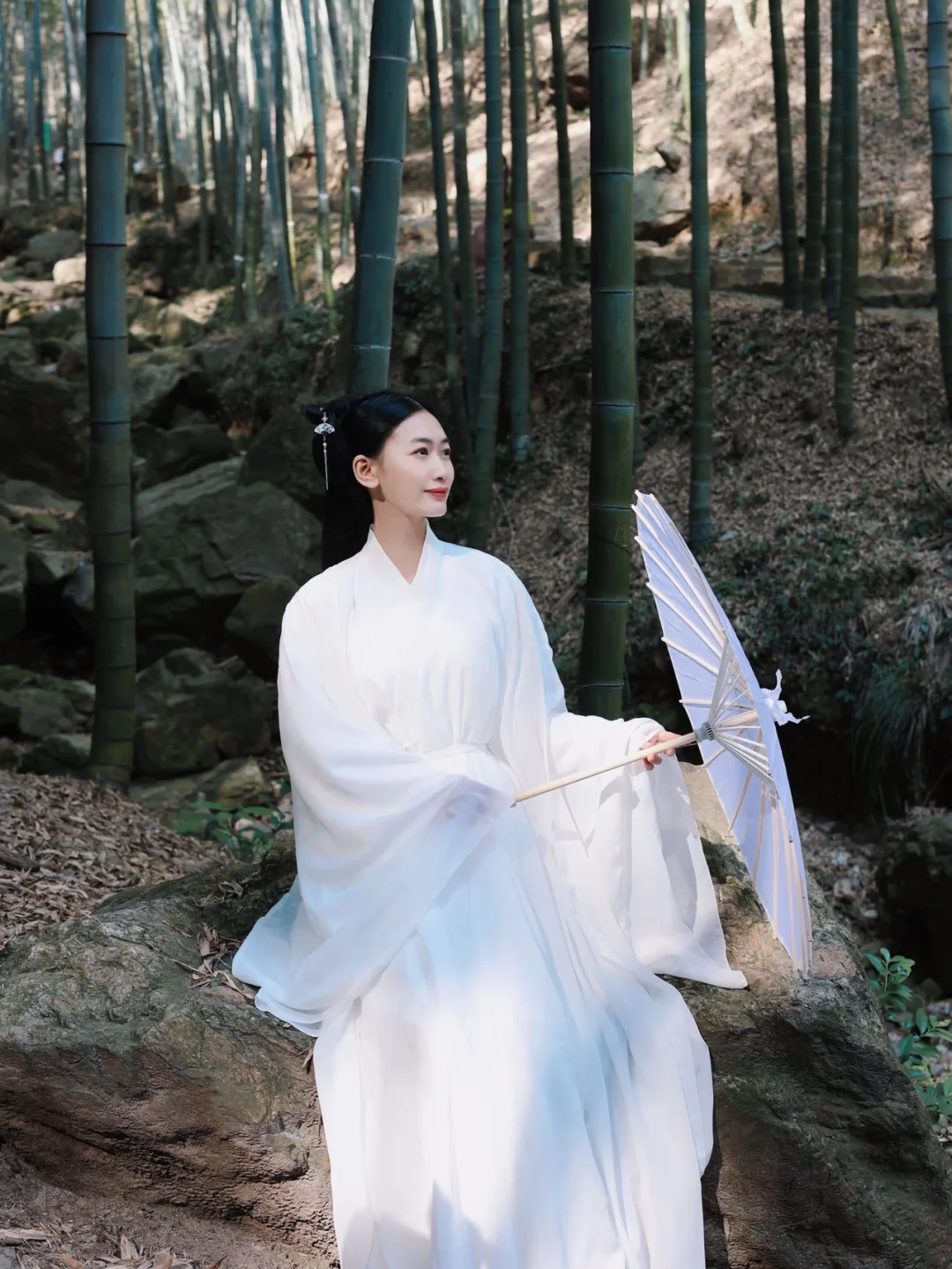 漫步层层青竹林🎋在林间与清风碰面🍃