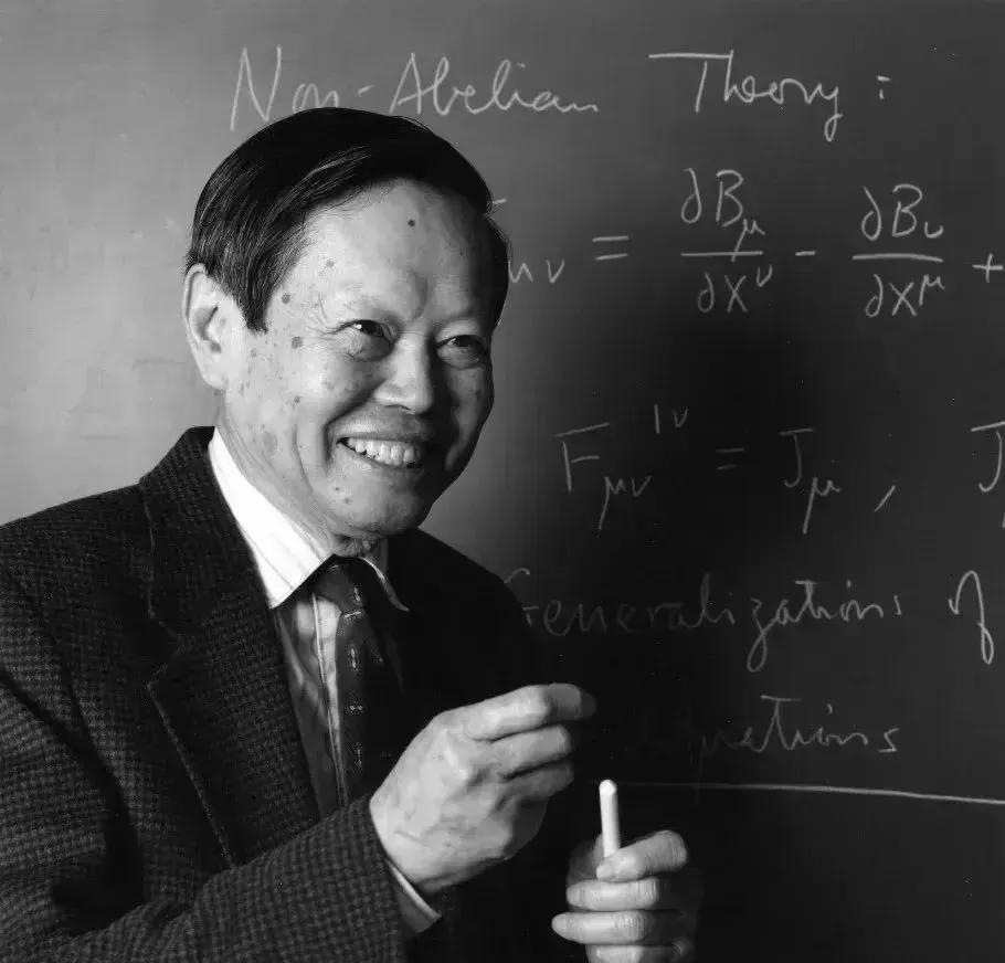 先生溘然长逝，
我们悲痛，却也不能用悲痛欲绝来形容，最难过的，应该是陪伴先生21