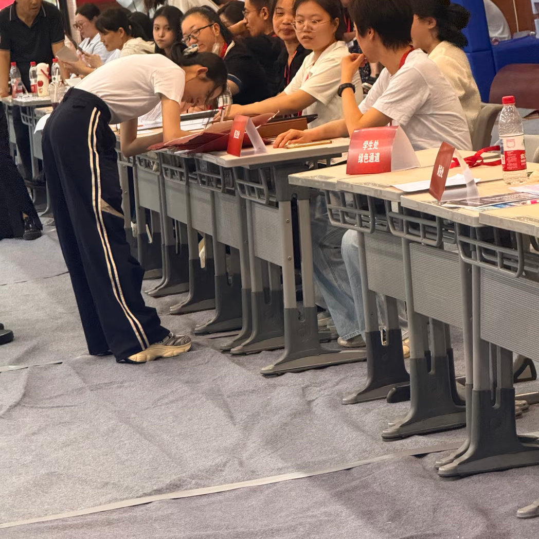 黄杨钿甜已经到中戏报道，专业成绩全国第二，不简单啊！ ​​​