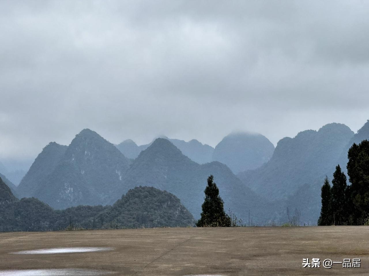 感觉我们老家村里很多老人直到现在还是更喜欢传统的土葬，有点害怕火葬。像我们山区，