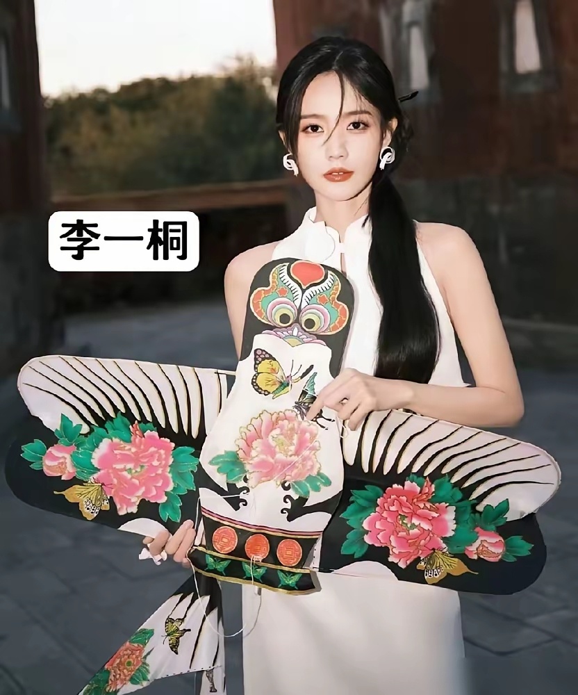 2026年的内娱，彻底撕下了颜值即正义的遮羞布。你看古力娜扎，顶着最美原生脸美得