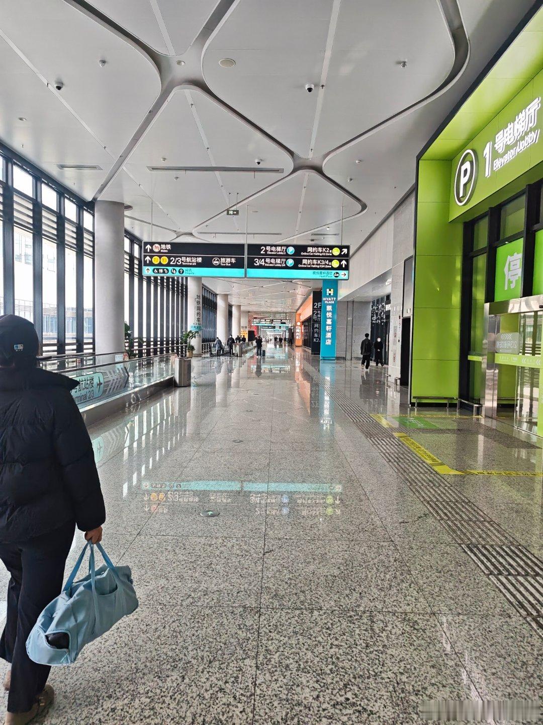 出了机场秒入住，好好好机场街拍机场街拍 杭州·杭州萧山国际机场凯悦酒店