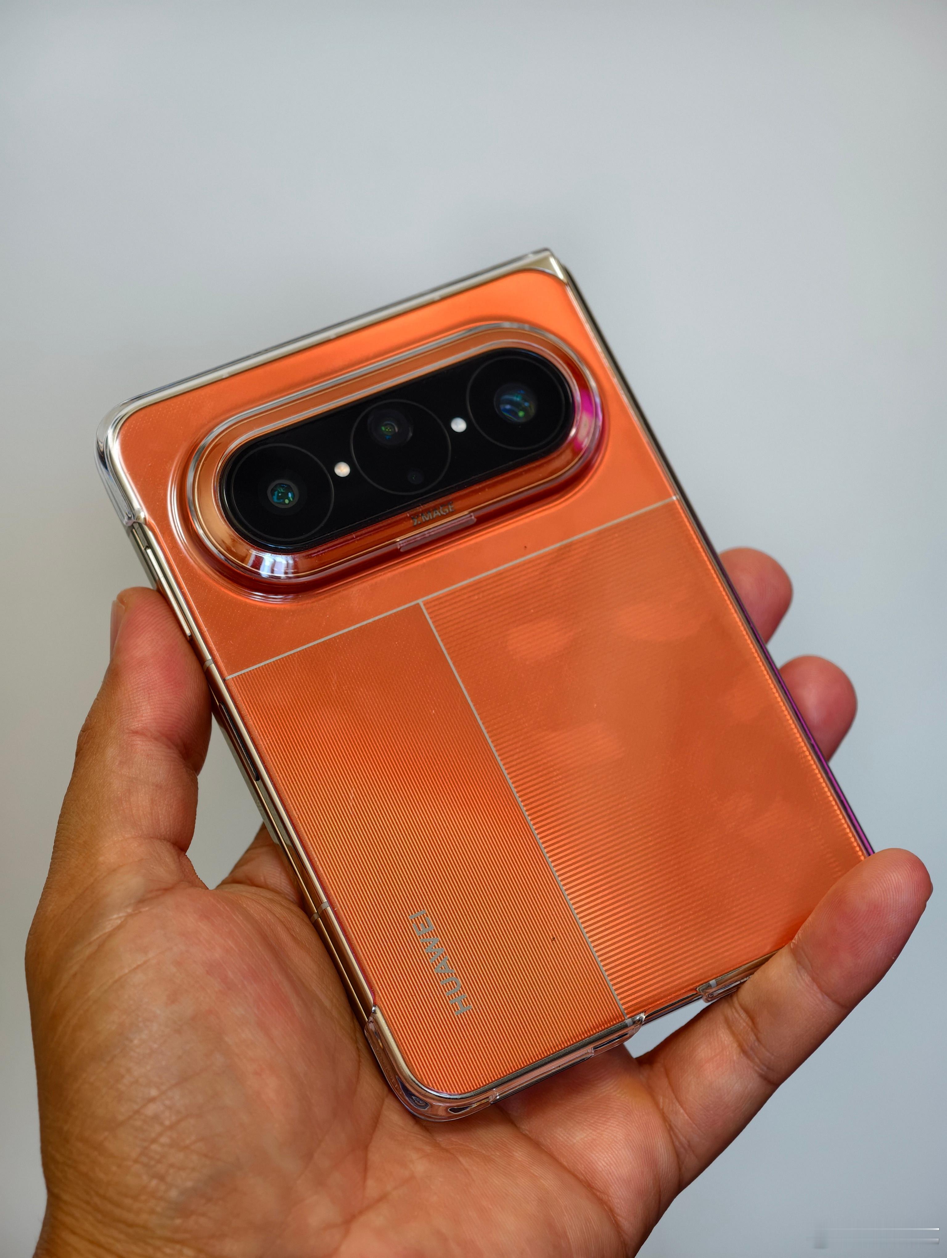 也不是对iPhone Duo不期待，但你说华子的大阔折不都早就用上了。 ​​​
