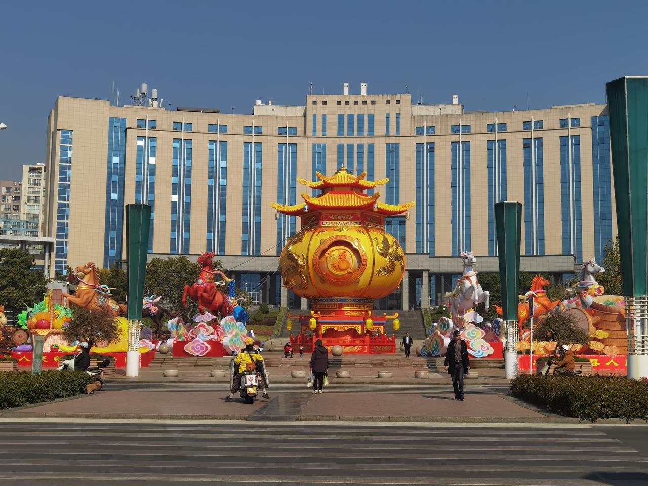 阳光花城米易，昨天气温26度至6度。我每天晒着冬日的暖阳，仿佛治愈一整个冬天的阴