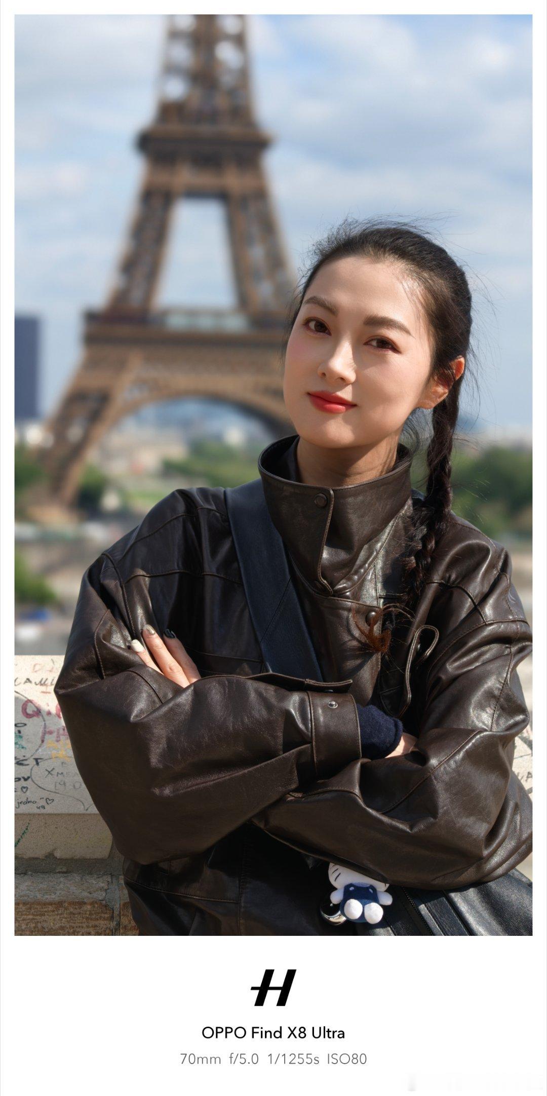 在巴黎的景点可以遇到全世界互助拍照的女孩们,都觉得手机交给陌生的女孩子会比较放心