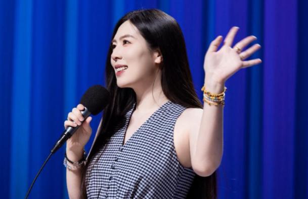 7月8号一早，"脱口秀唐香玉拒不道歉被强执"就蹿上了热搜。 
 
刷到的人大多愣