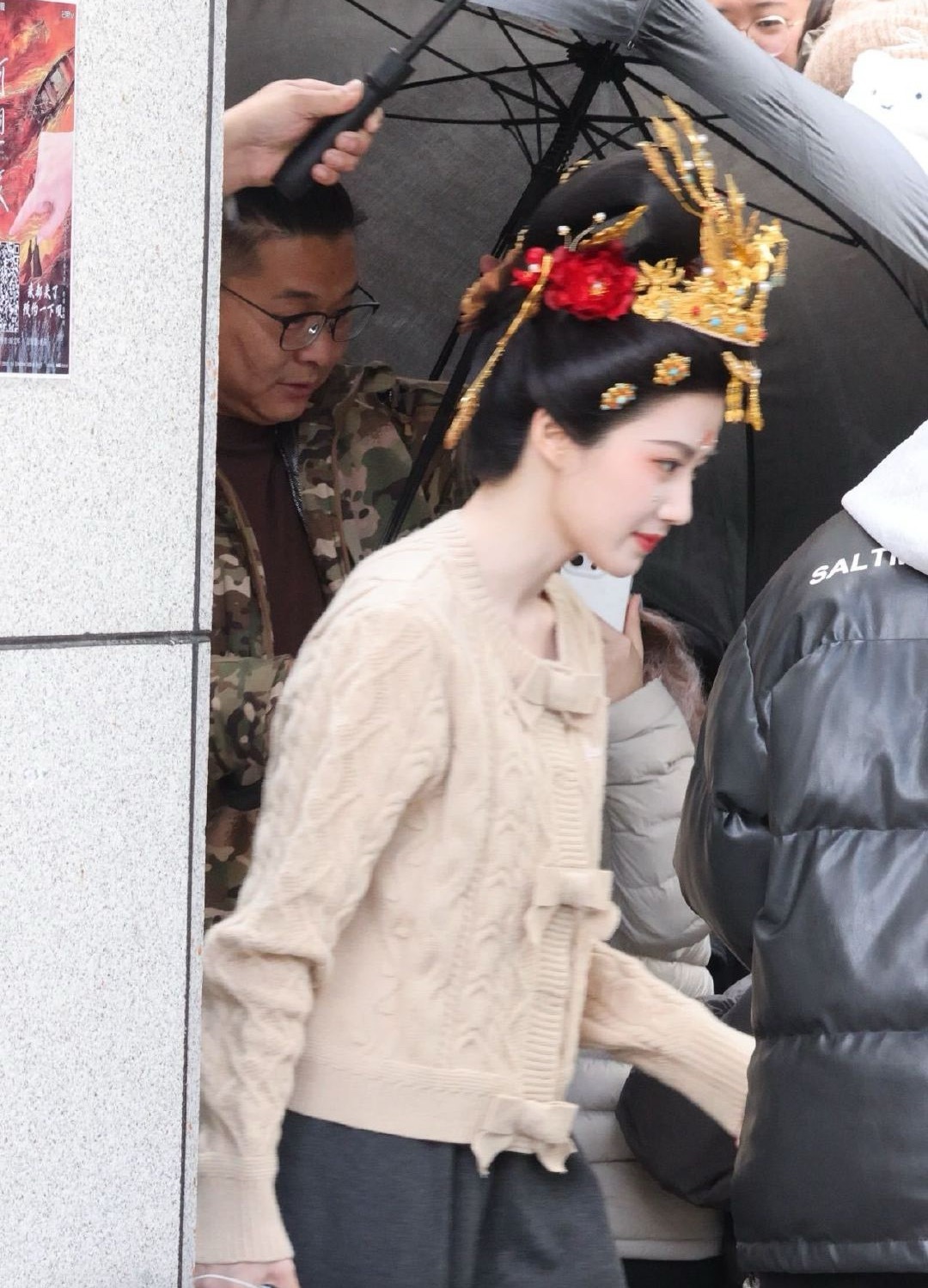 卢昱晓何不同舟渡大婚出妆卢昱晓何不同舟渡大婚造型，好高贵优雅的造型！ 