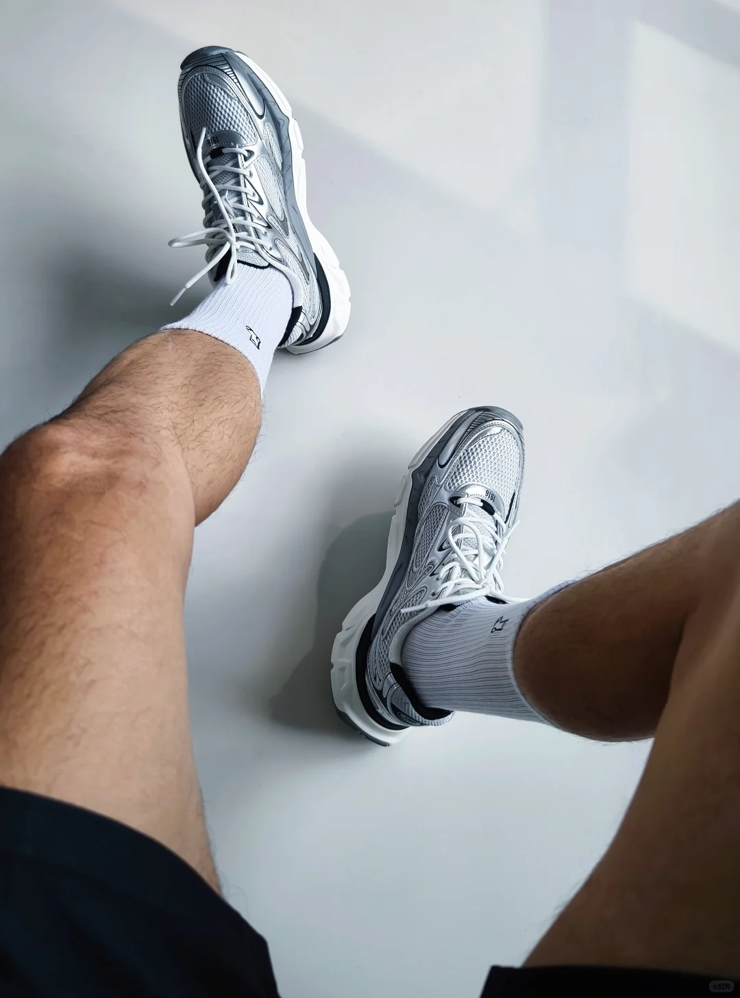 黑or白，感觉都不错