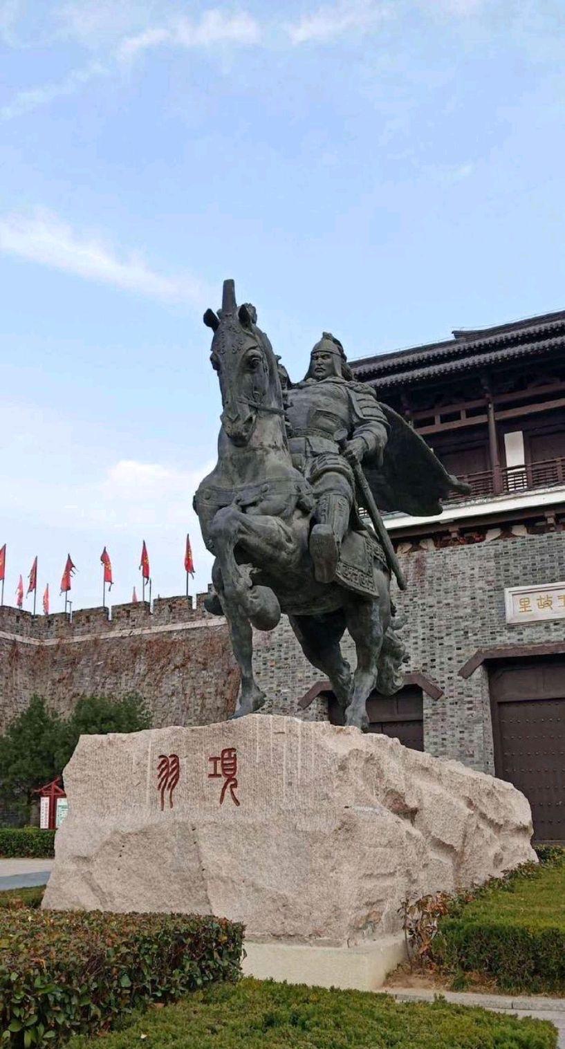 项羽为何能千古无二?

项羽之所以能千古无二，成为历史长河中独一无二的存在，主要