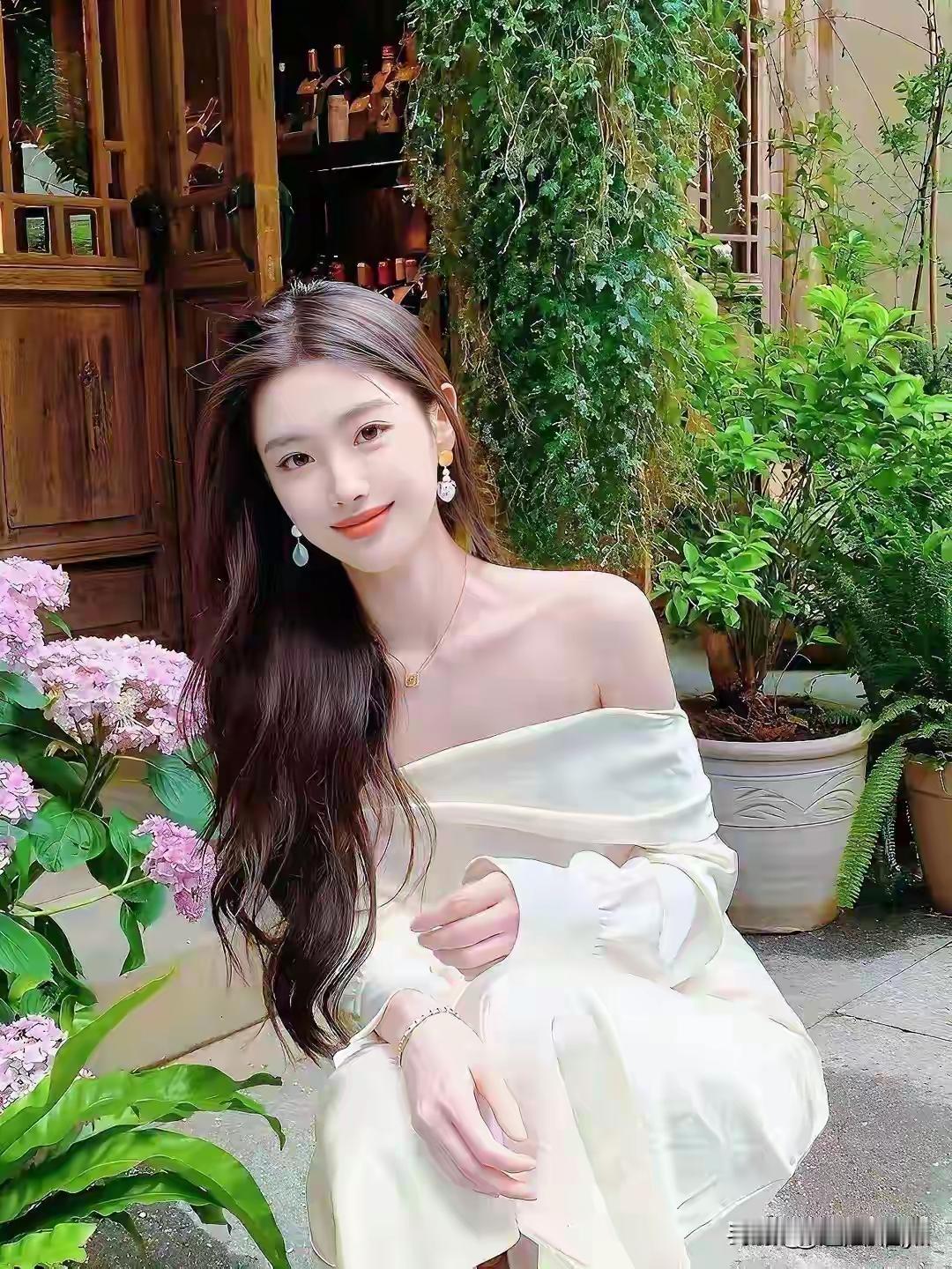 绿植映笑颜，花影入梦来。