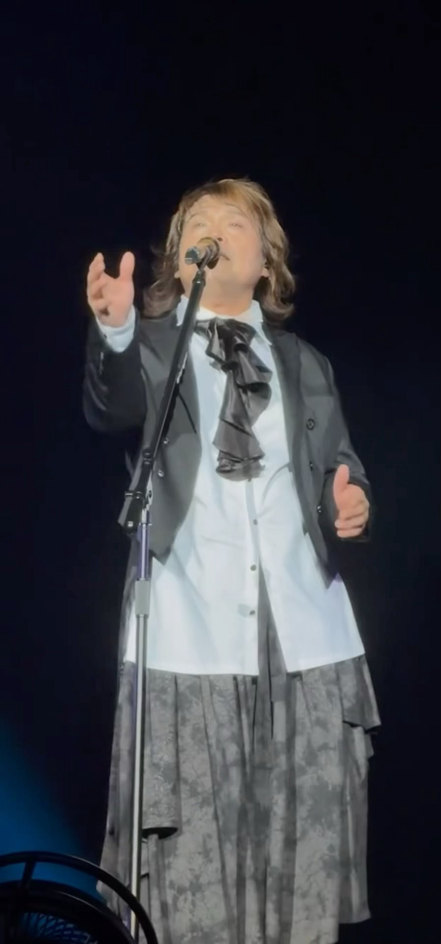 伍佰老师话筒🎙️是不是漏电了❗️ ​​​