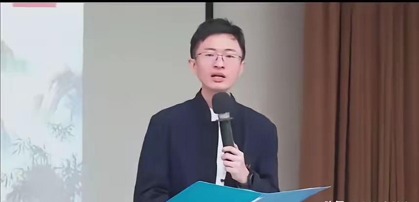 5月3日，台北市议员侯汉庭在他的新书发布会上喊话台军:台湾的军人们，如果我们还承