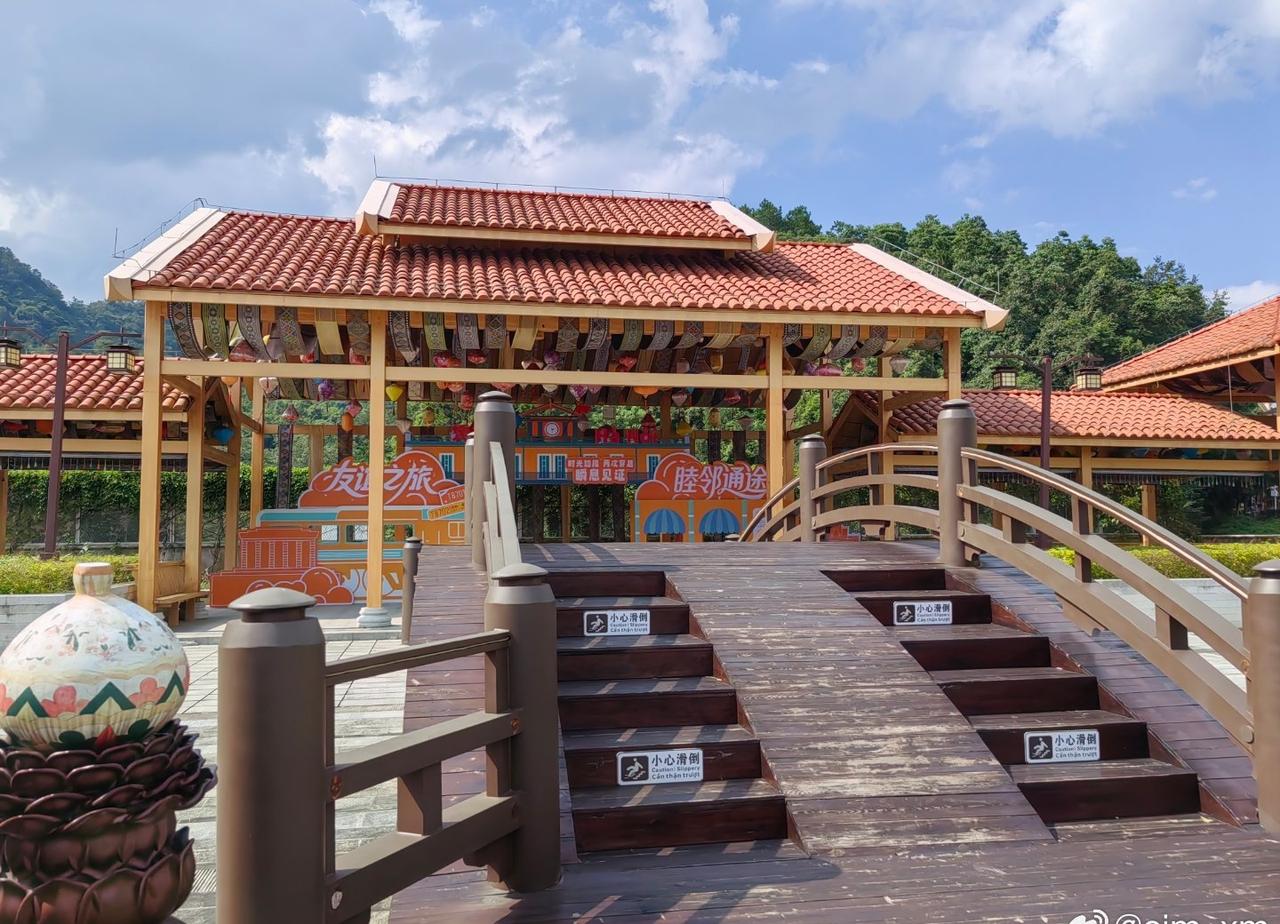 广西祟左
桂西自驾游
D7，友谊关，边关第一街 ​​​