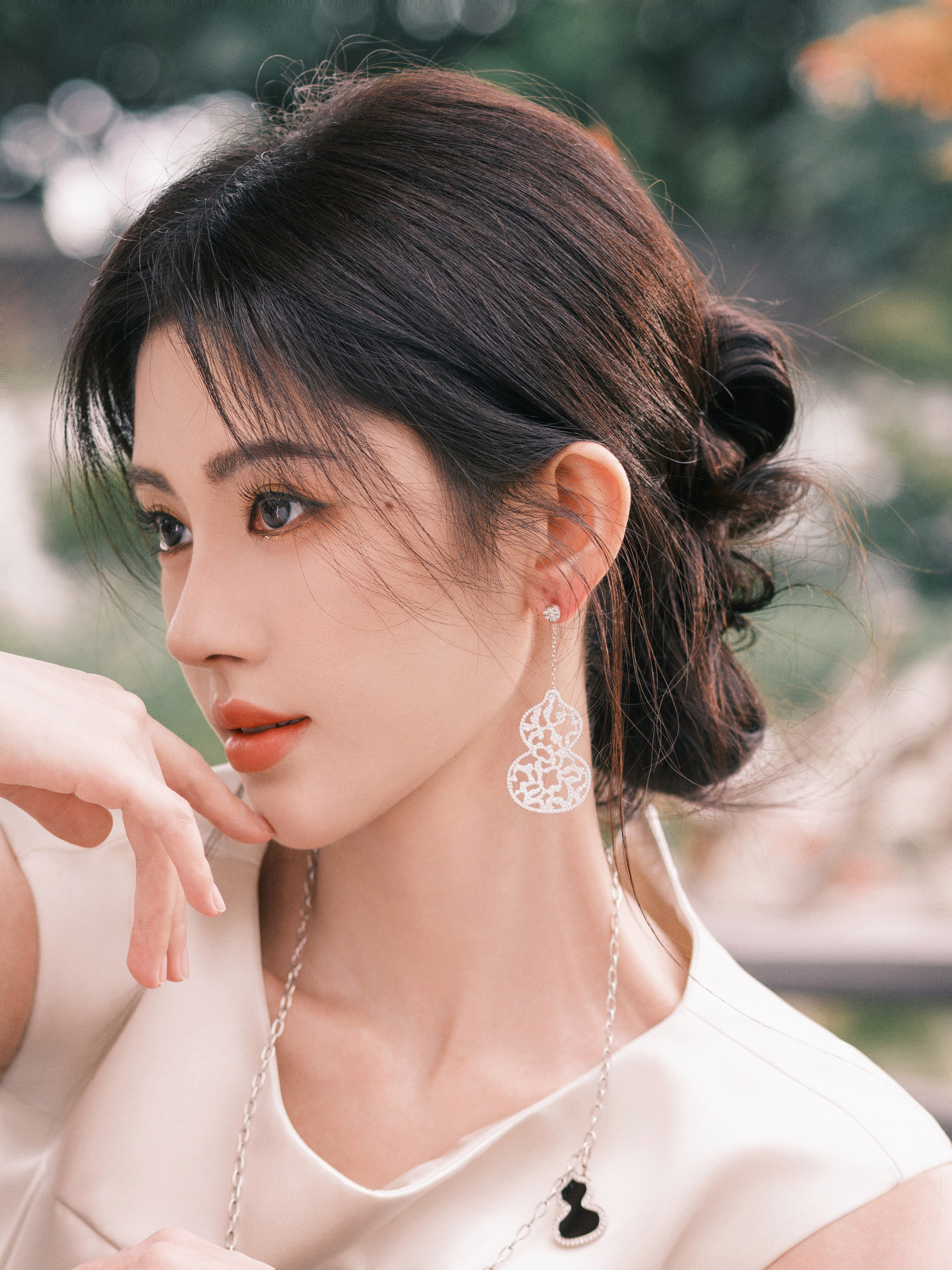 鞠婧祎  晴云清漾，水波温柔。#鞠婧祎好像民国大小姐##鞠婧祎锁骨好深##鞠婧祎