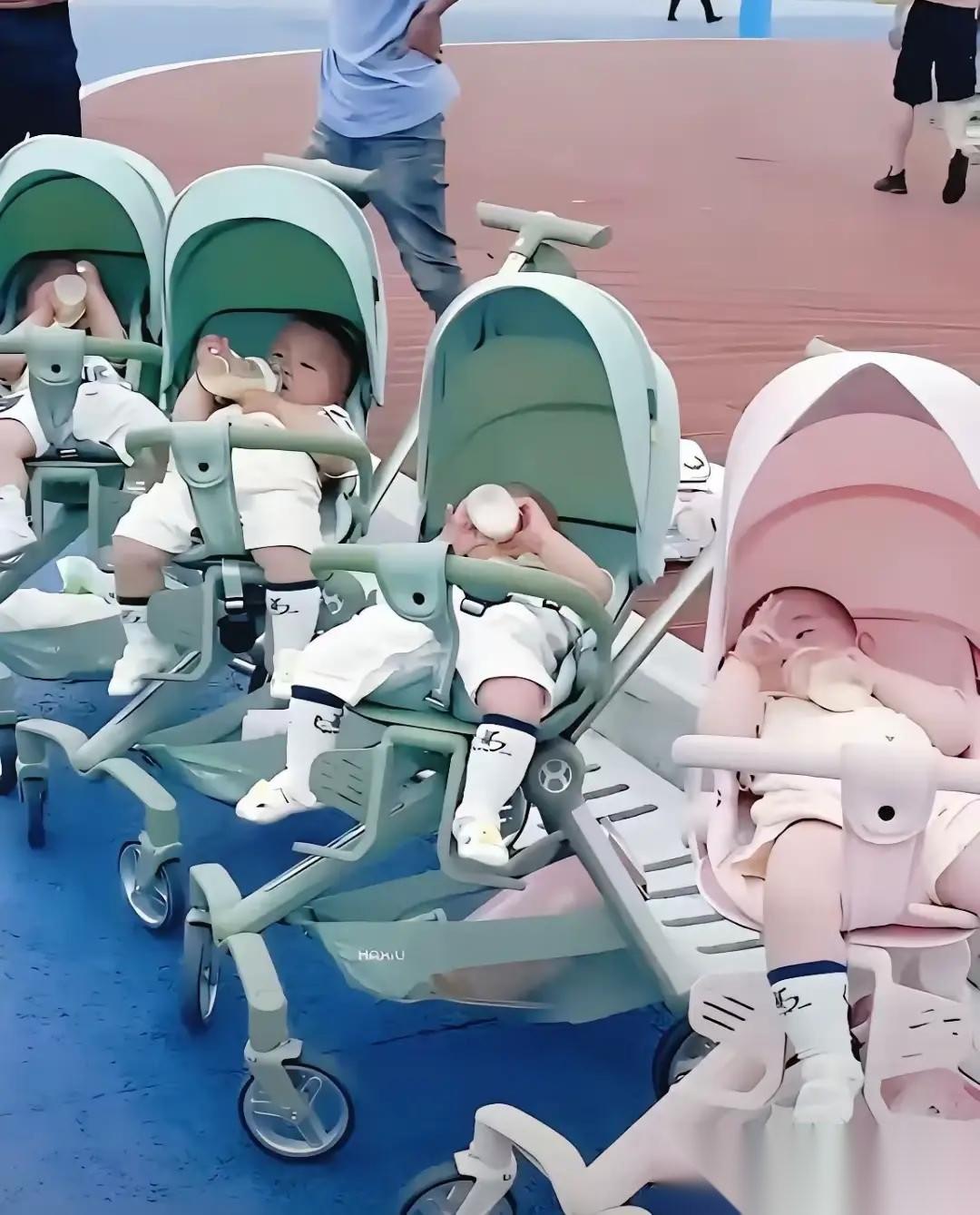 上海一女子产检，竟怀了四胞胎，全家都乐翻了。分娩时，她老公在产房外一直念叨“三女