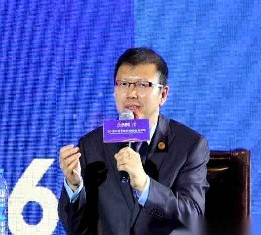 西安赛格，一年流水125个亿，稳坐大西北商业头把交椅。
那亚洲第一长的扶梯，跟通