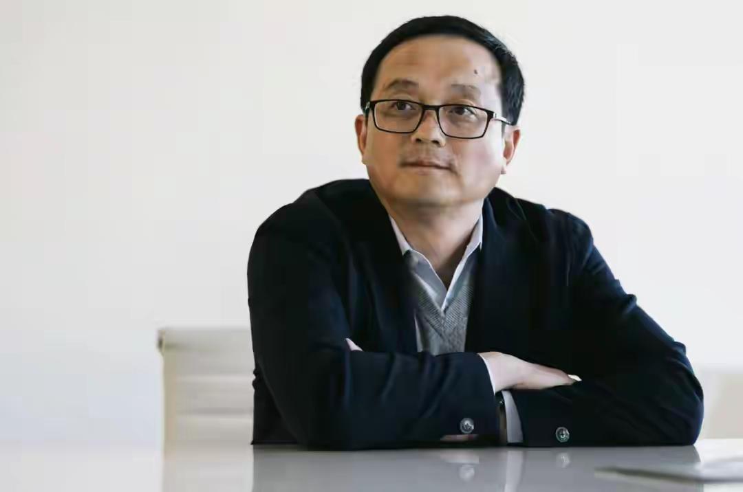 太丢人了！被美国制裁的国产路由器巨头，TP-Link CEO赵建军申请“特朗普金