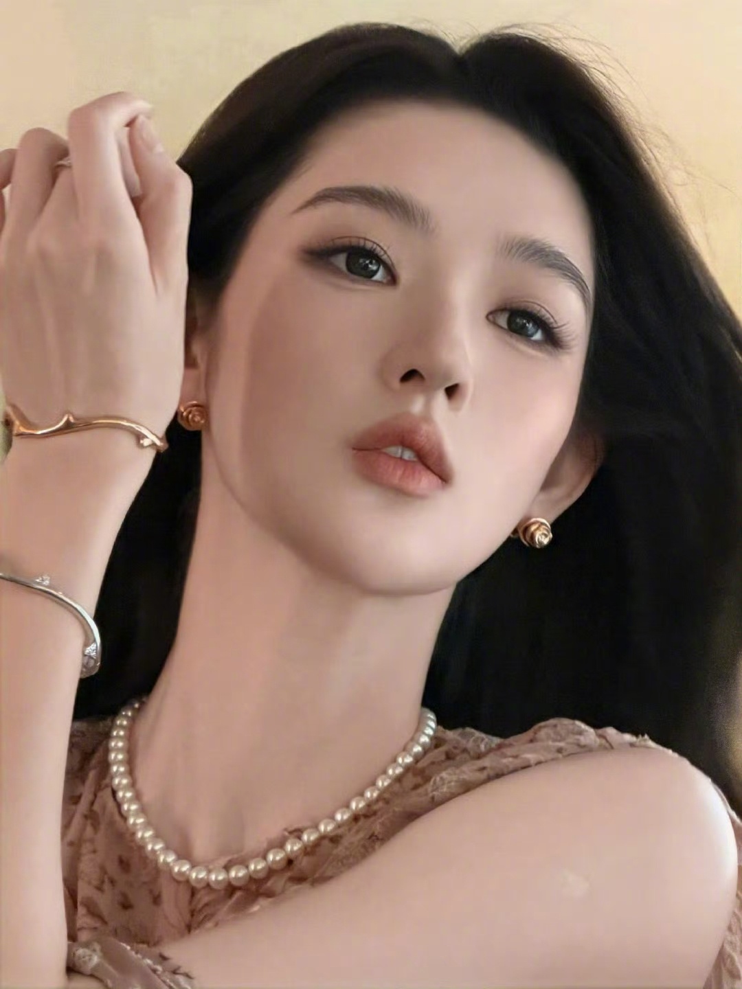 这个化妆师好会化啊 化妆师王崇完美还原王姐美貌，多少人是因为他发的这些live狠