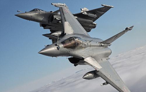 也不知道卡塔尔怎么想的，巴基斯坦总理访问卡塔尔，结果卡塔尔空军派出了几架阵风战斗