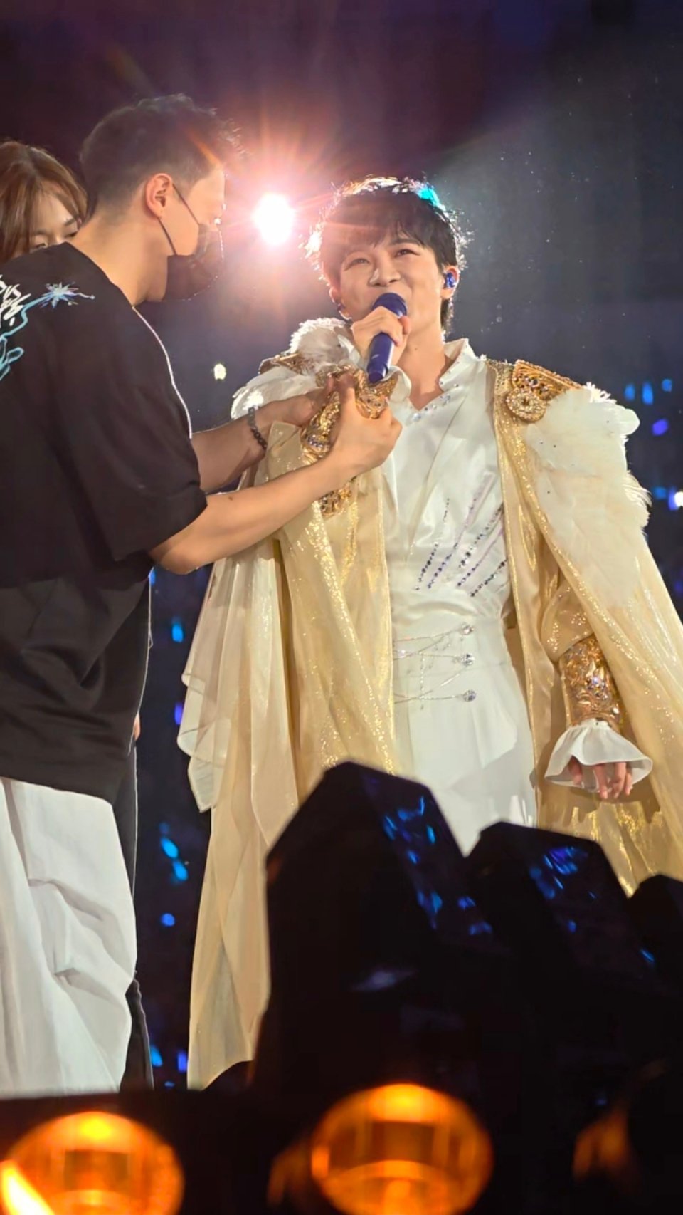 周深周深广州演唱会周深2026深深的巡回演唱会 他真的好漂亮我沦陷了 