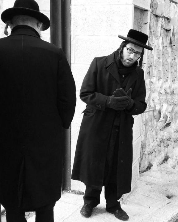 犹太人被屠杀近400次，为啥全世界都容不下？26岁马克思一语道破真相？1833年