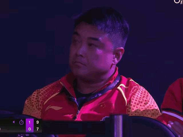 扎心了王白告，冠军赛男单5人参赛，首日就回家2人，看白告表情心里肯定很不是滋味！