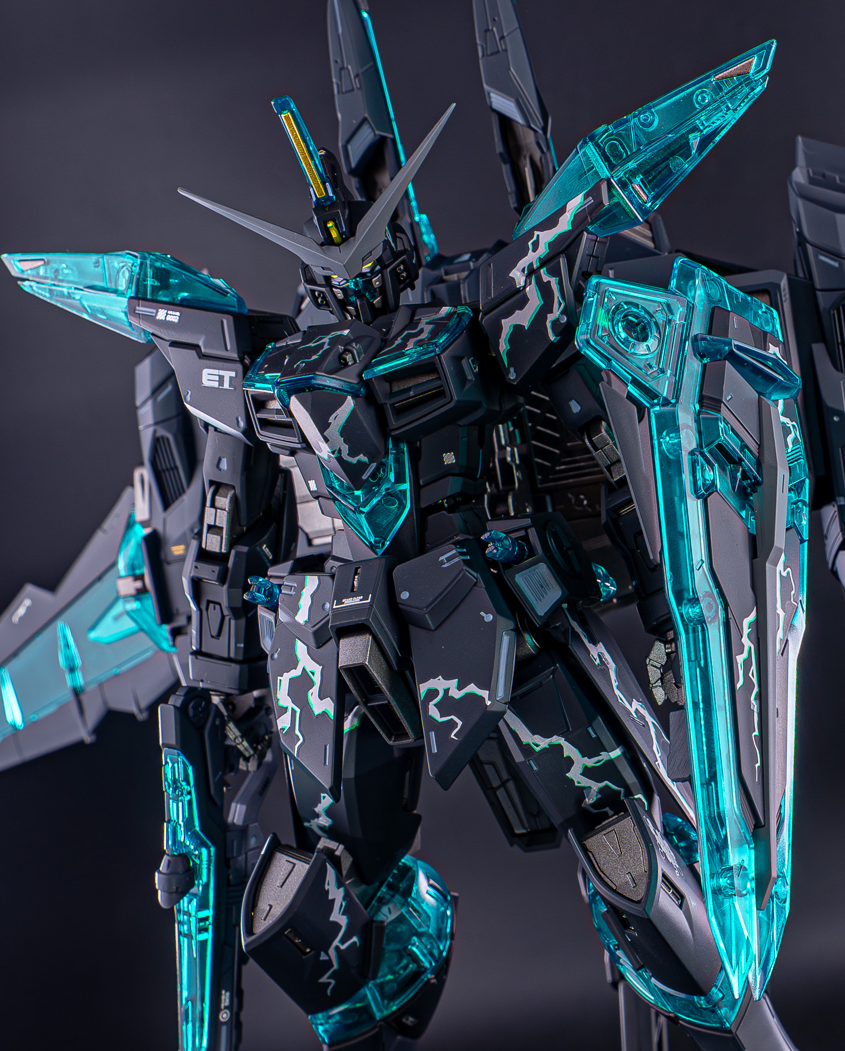 G-works的MG正义高达[交叉对比色/透明绿]全图释出高达模型[超话]高达模