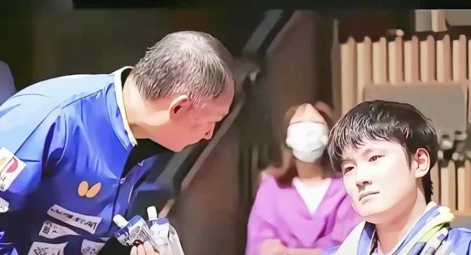 张本智和当场怒怼日本主教练！伦敦世乒赛反思会秒变大型互撕现场！男队主教练岸川圣也
