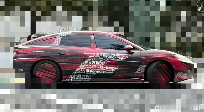 方程豹又一款镁系列轿车谍照曝光了，比传说中的镁9更小，感觉姿态有点像海豹ev呢方