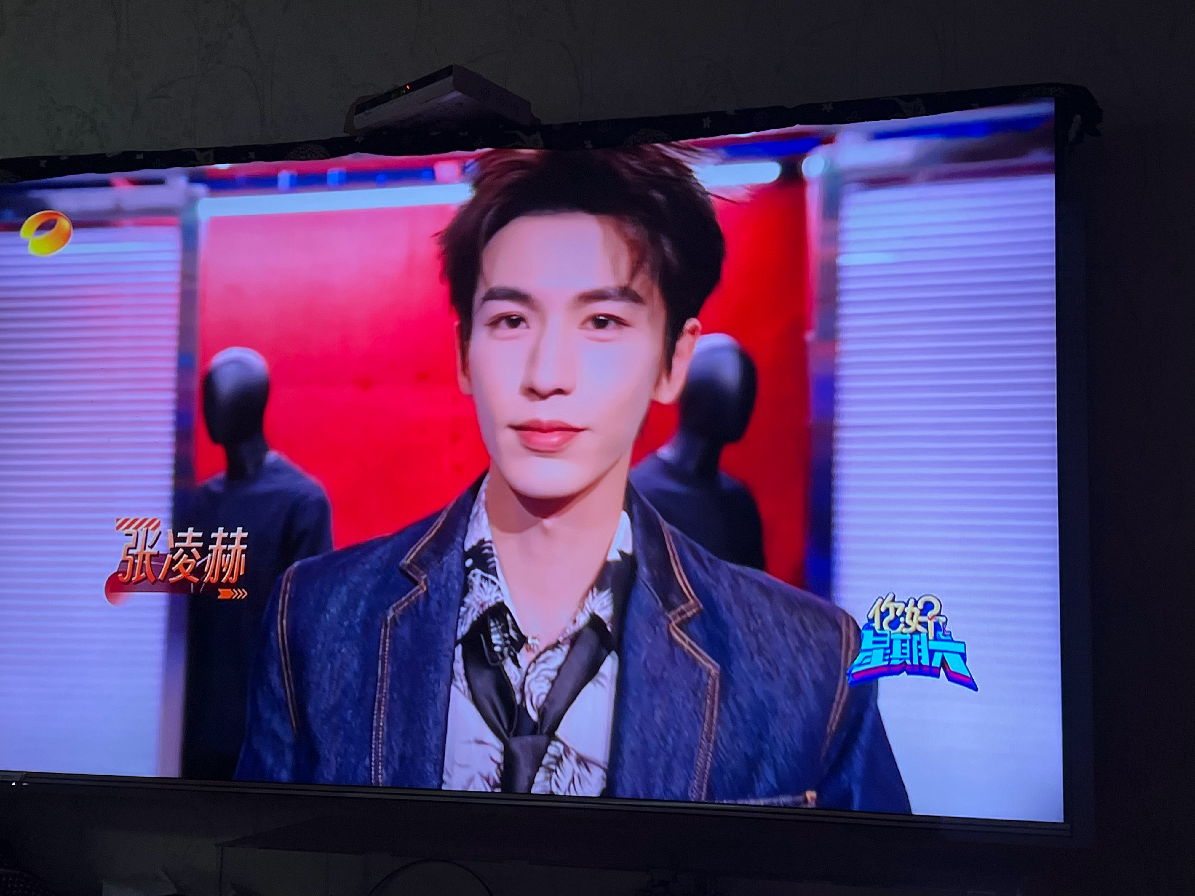 哎呦张凌赫真是硬帅啊 