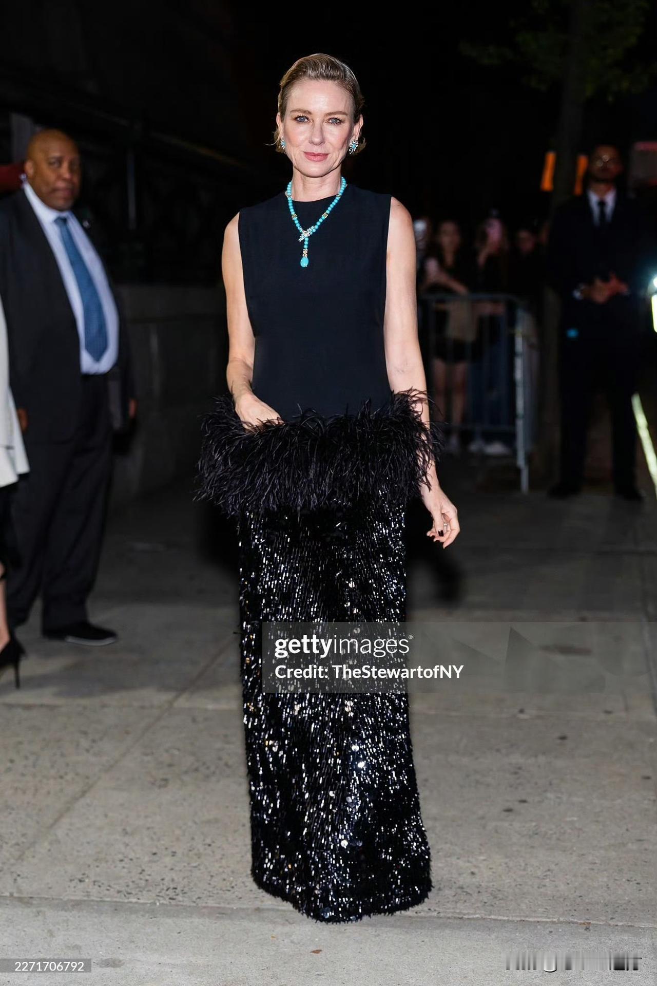 Naomi Watts ​​​
好贵气！