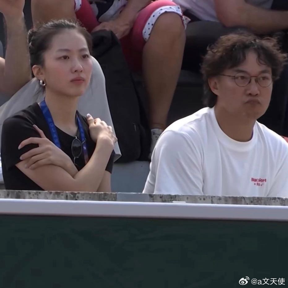 2026年法网现场传来甜蜜消息！知名歌手陈奕迅特意飞赴巴黎，带着21岁的女儿陈康