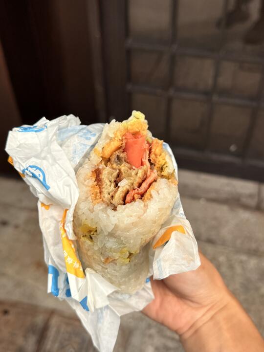 终于吃到老式饭团了