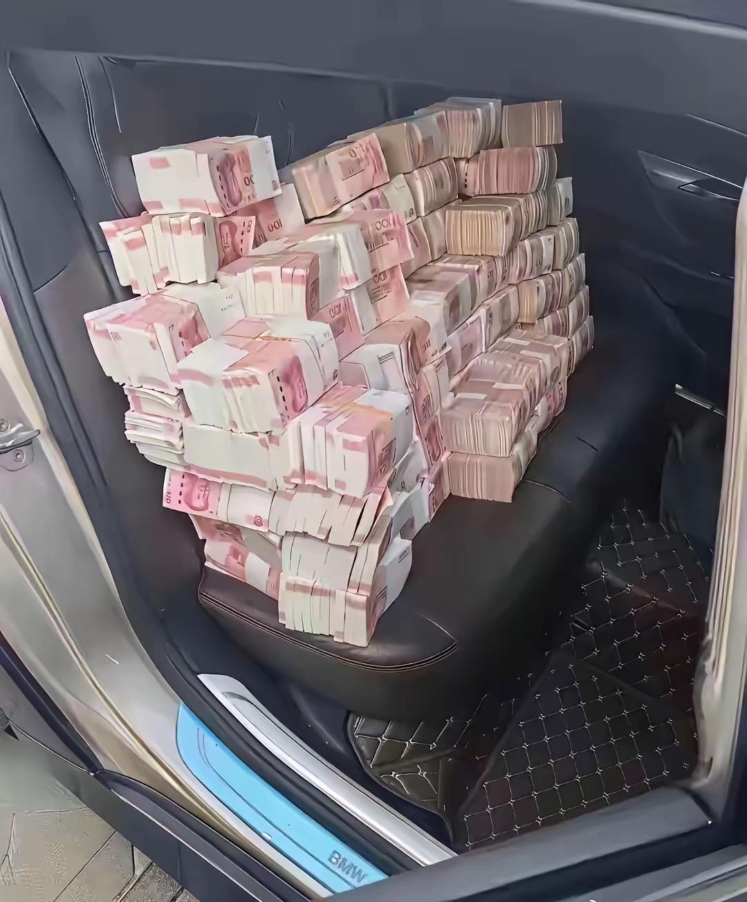 快过年了，能有这么多的现金是房地产包工头还是车间主任