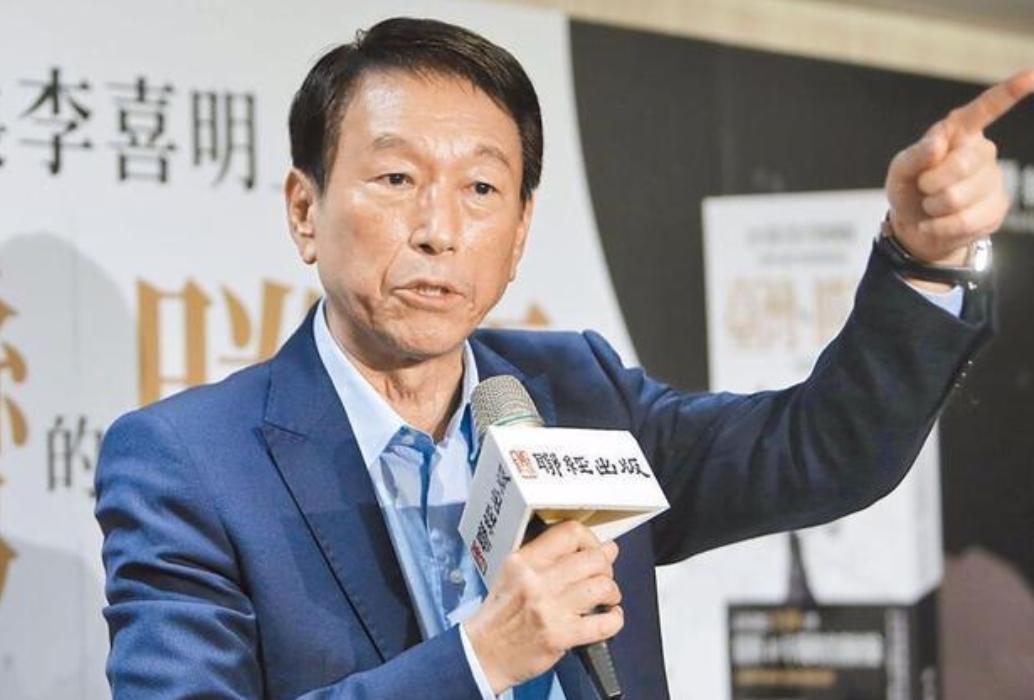 台湾前参谋总长李喜明一席话，让岛内炸锅！他直言解放军不是不敢打，而是时机未到，李