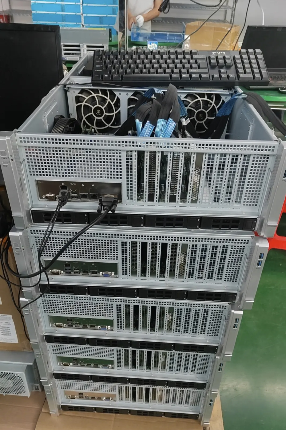 【美国将限制中国经第三国购买GPU AI芯片】12月13日消息，据国内媒体报道，