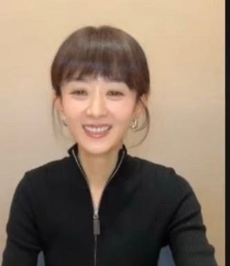 赵丽颖直播的截图，这是不是有点像谢娜？