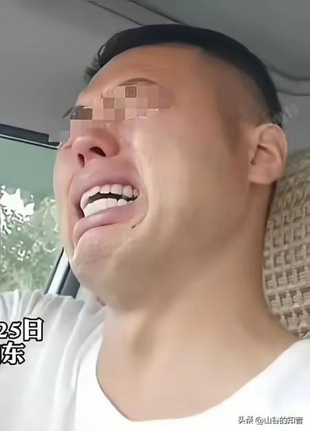 6年积蓄被母亲拿去给大哥买房，他沉默离家，那扇厨房门隔碎了半生亲情
 
二儿子攒