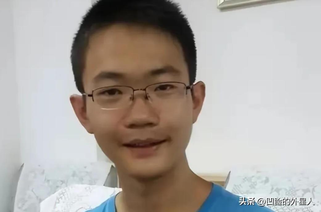 2016年，甘肃学生胡明源语文课从不听讲，天天熬夜打游戏，高考却以690分考上北