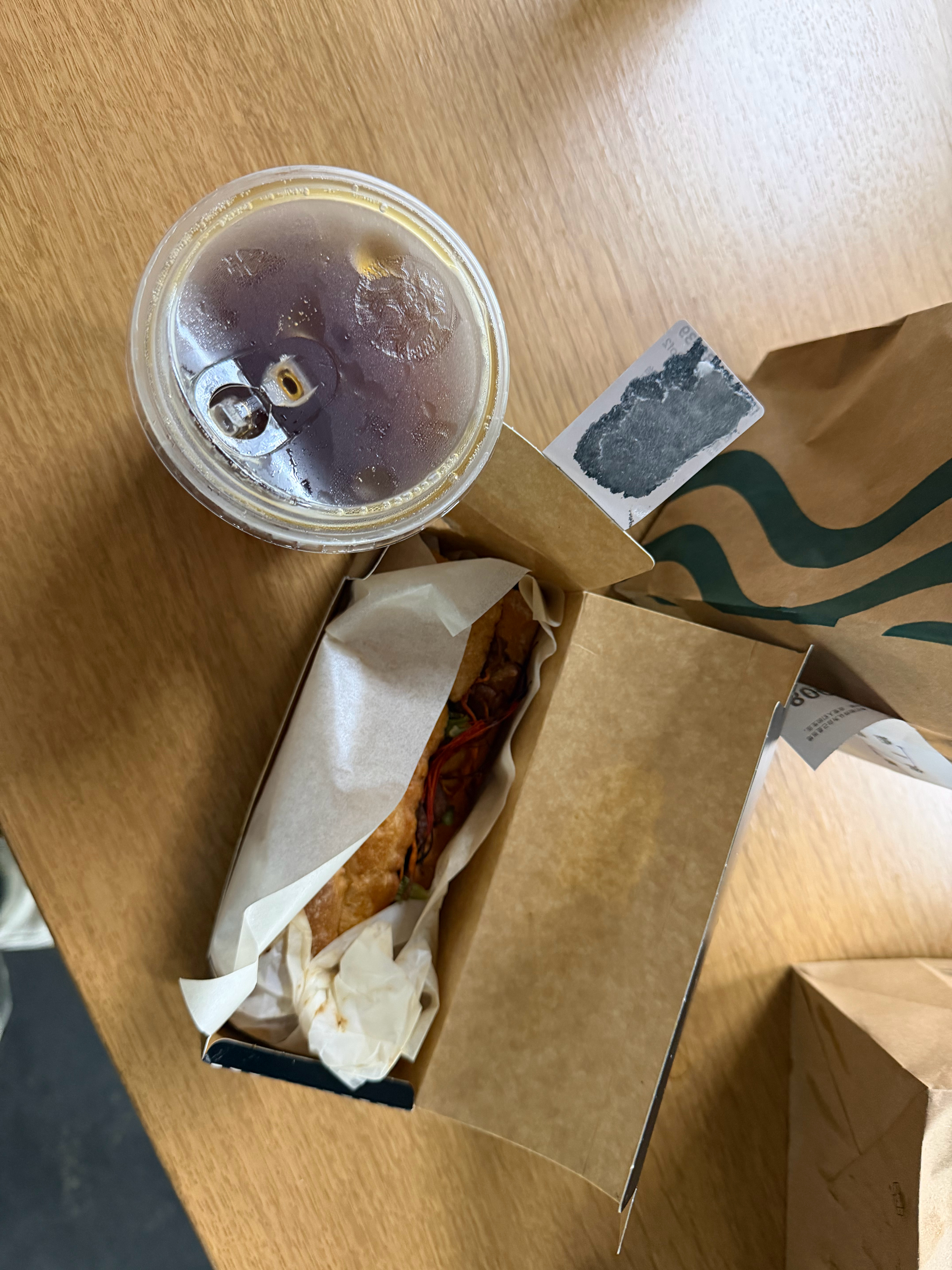 今日早餐：星巴克能让我看看你们今天的早餐吗 